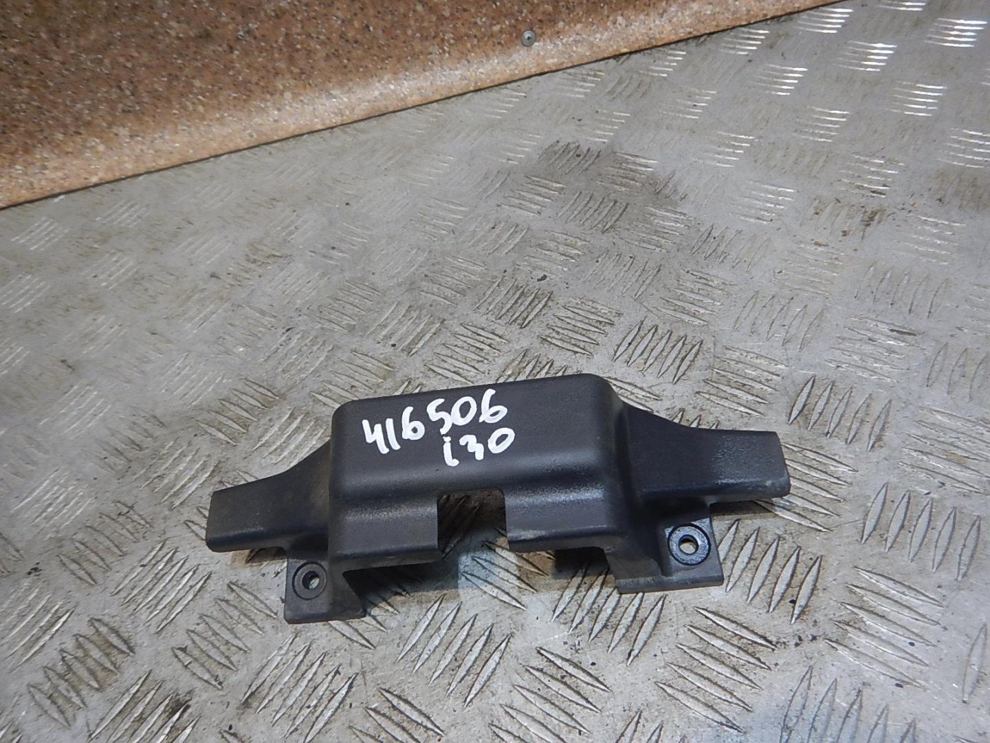 Кожух замка капота