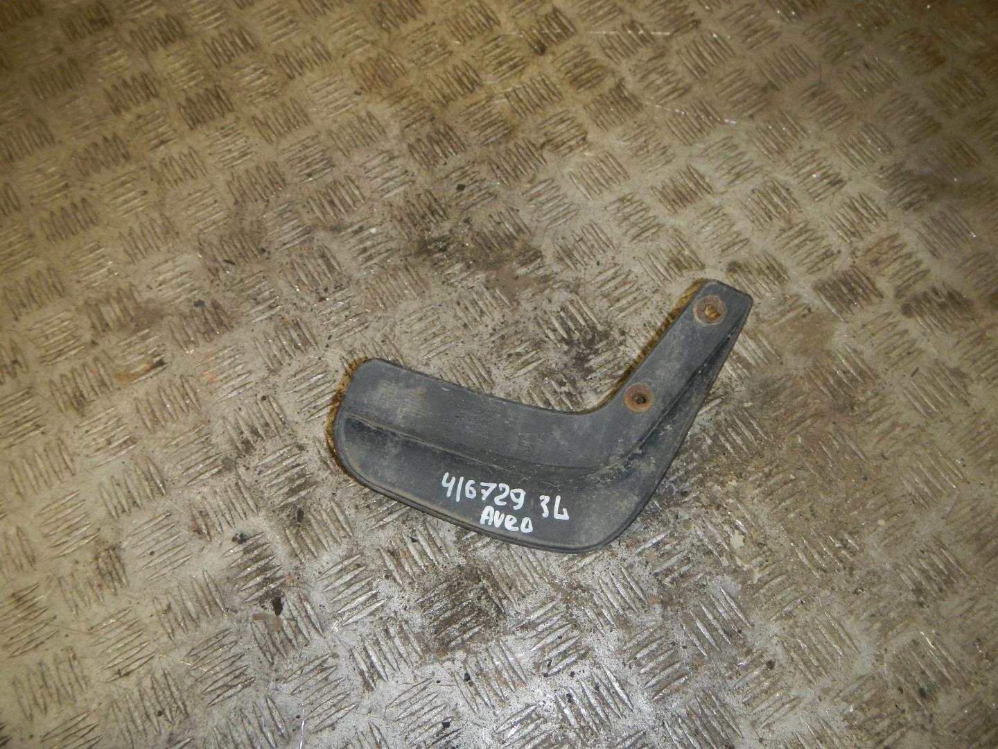 Брызговик задний левый