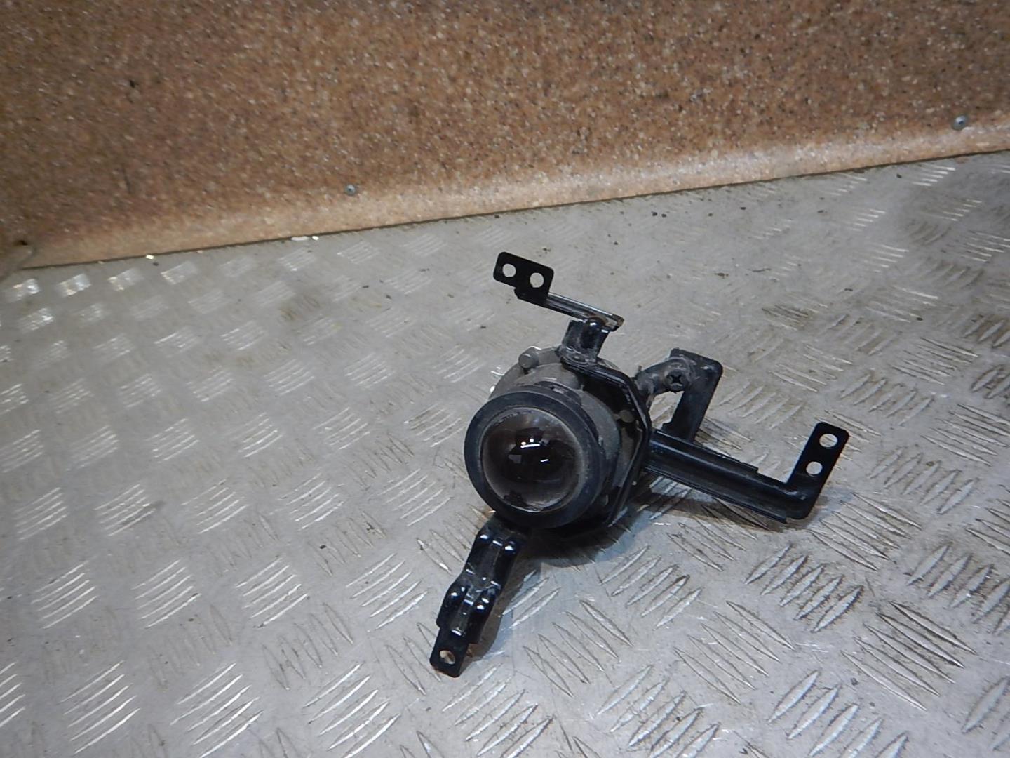 Фара противотуманная правая