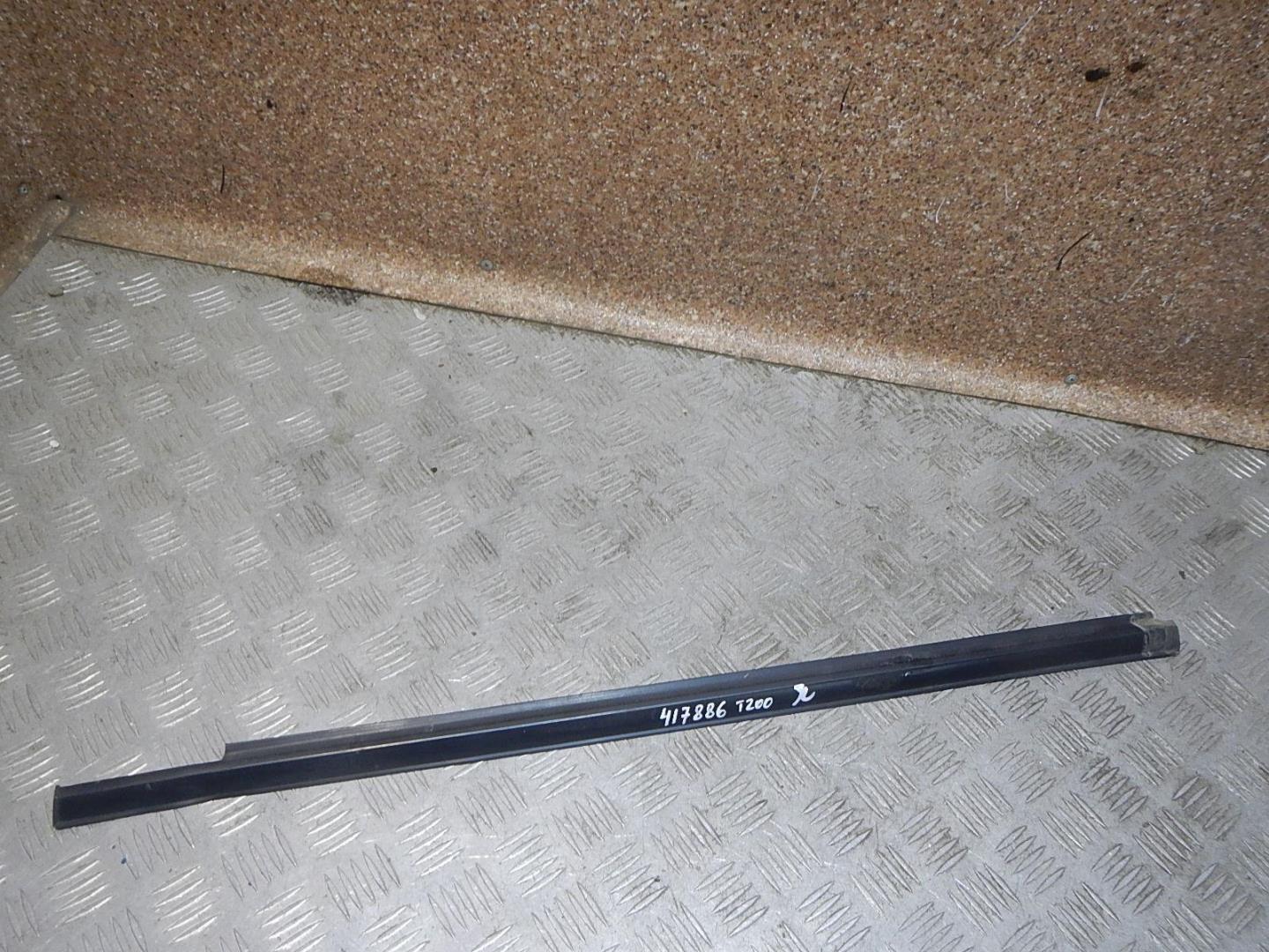 Накладка стекла заднего левого