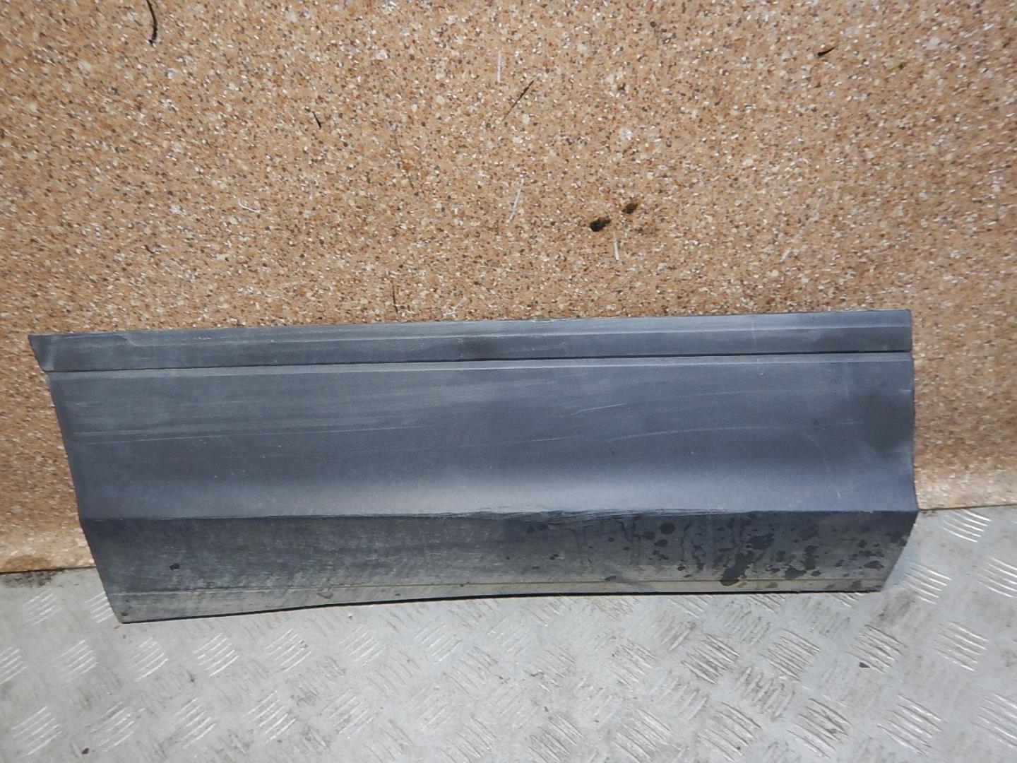 Молдинг задней правой двери