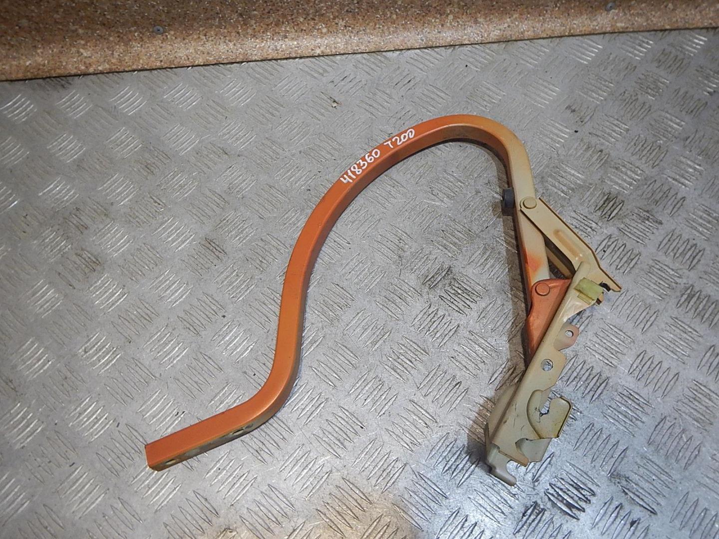 Петля крышки багажника