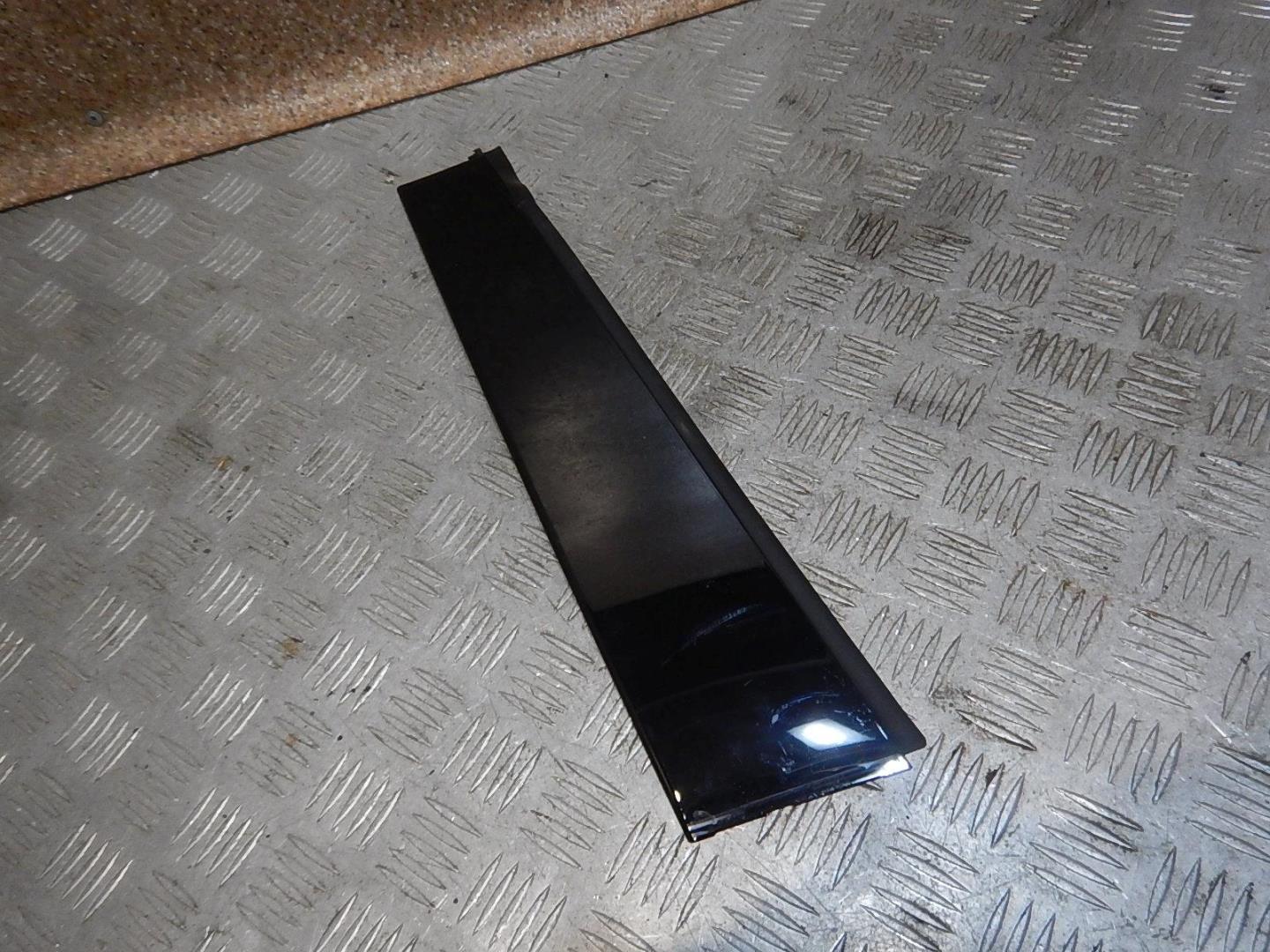 Накладка двери задней правой