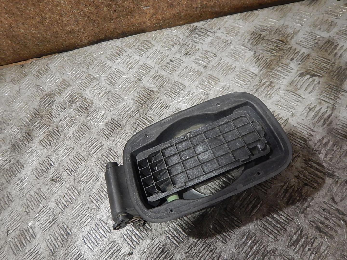 Ниша лючка бензобака