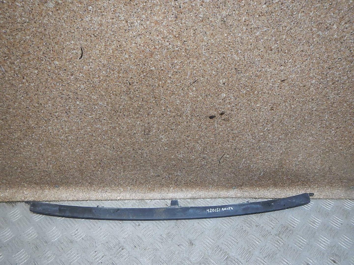 Молдинг переднего бампера