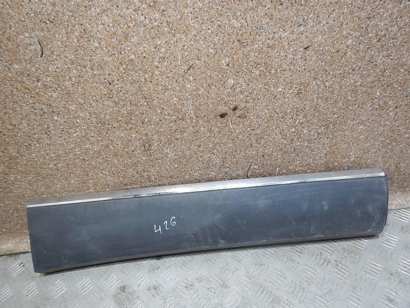 Молдинг задней правой двери