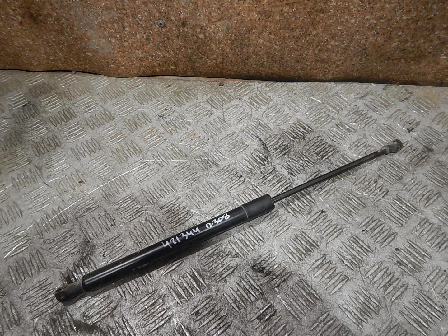 Амортизатор двери багажника