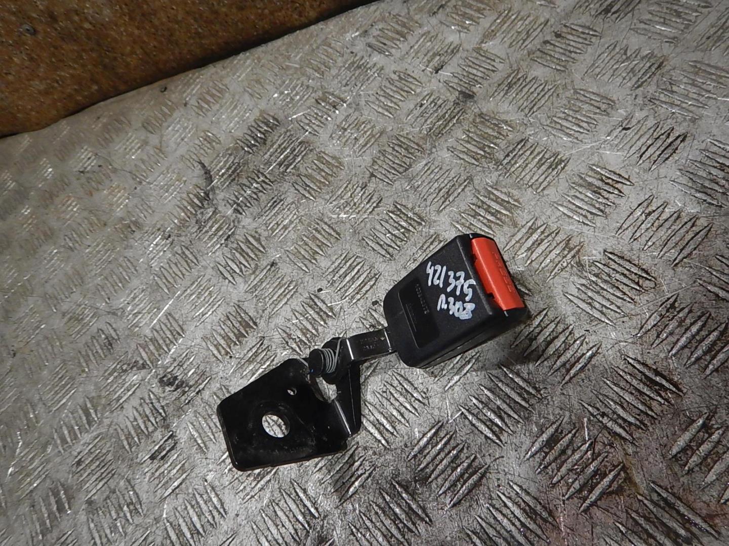 Ответная часть ремня безопасности