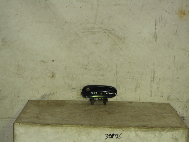 Ручка двери передней наружная левая