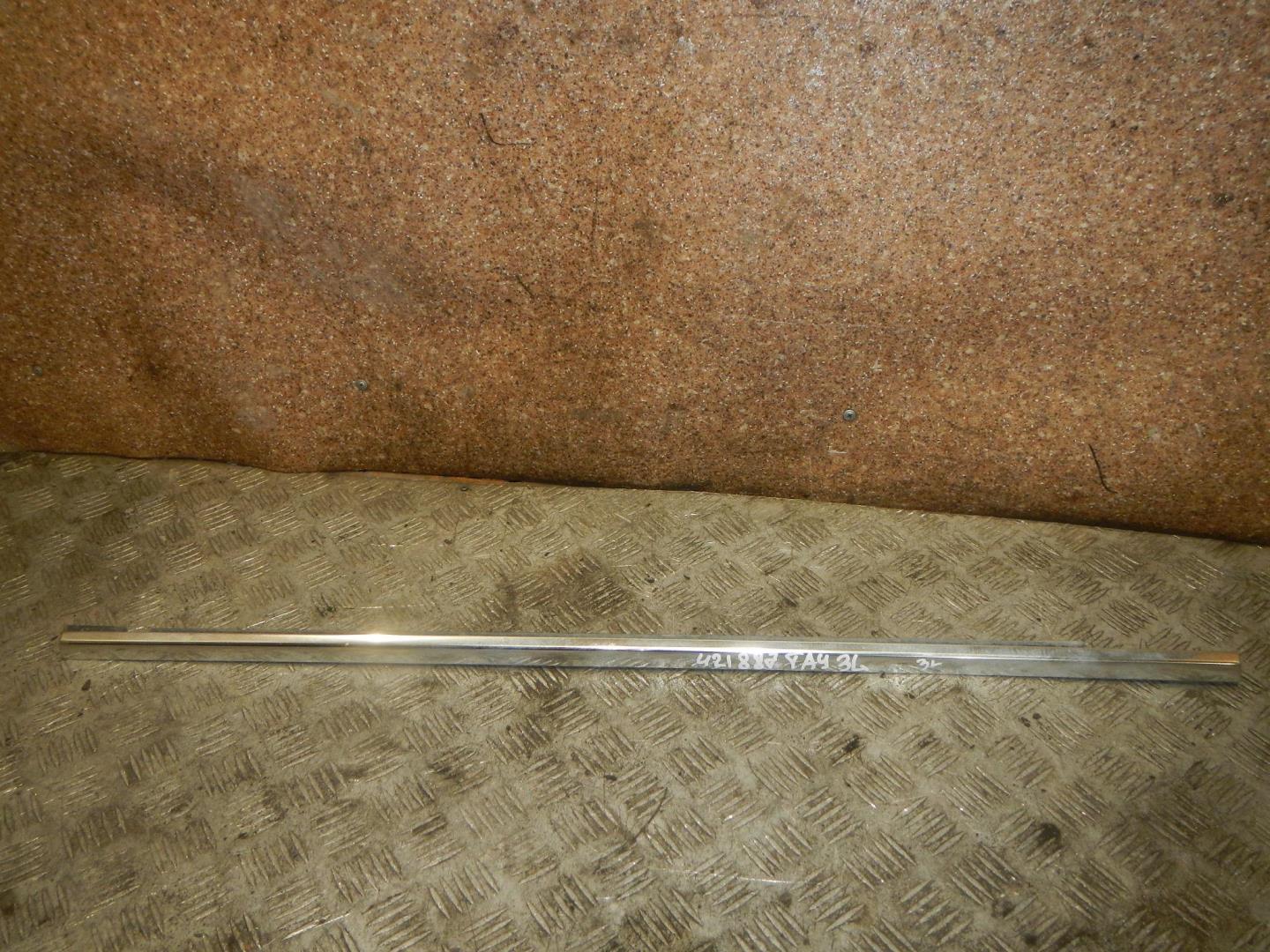 Накладка стекла заднего левого