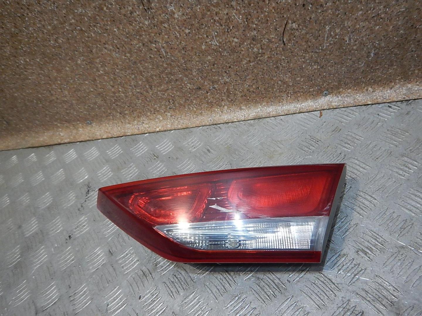 Фонарь задний внутренний правый
