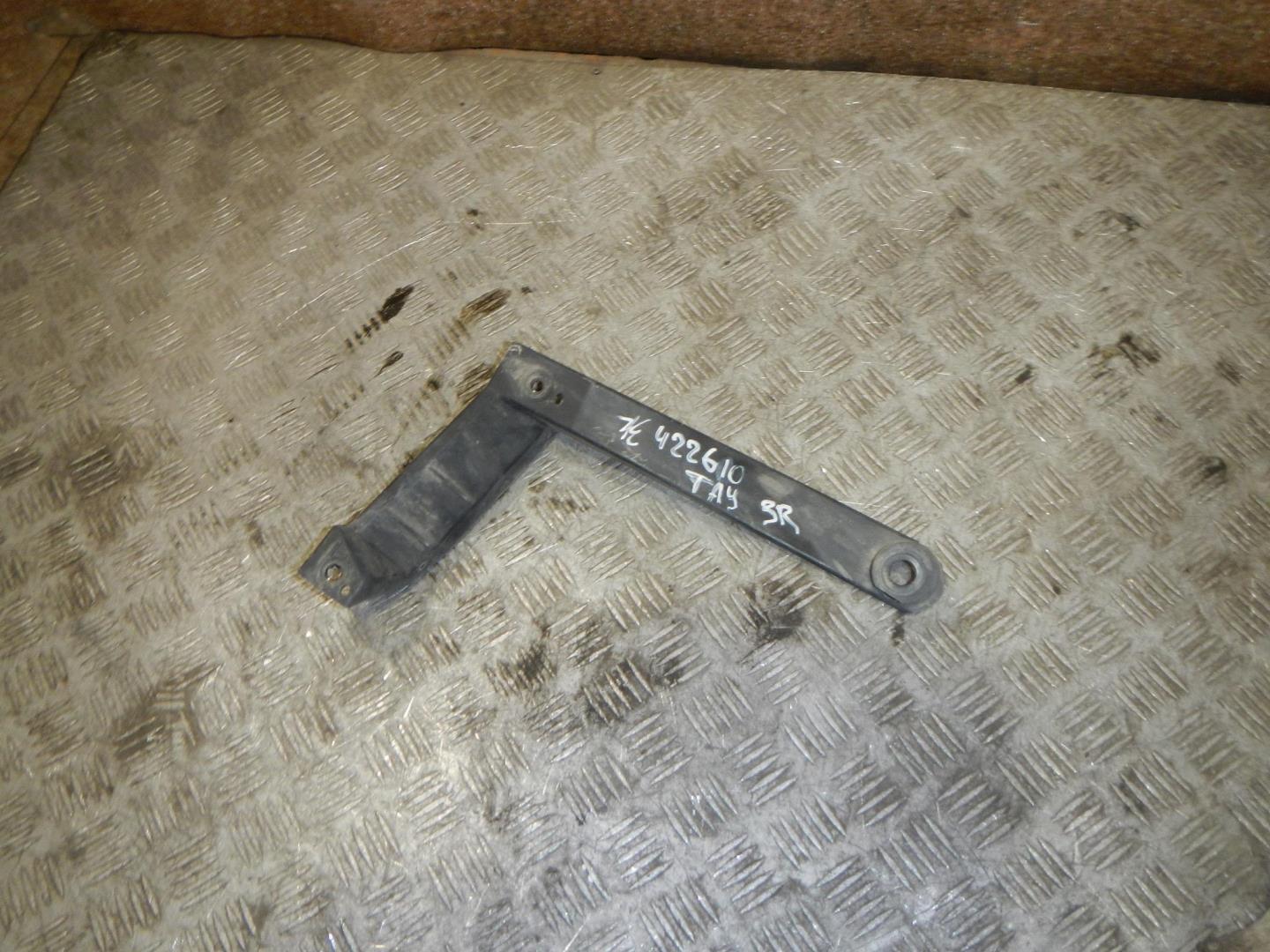 Кронштейн заднего бампера правый