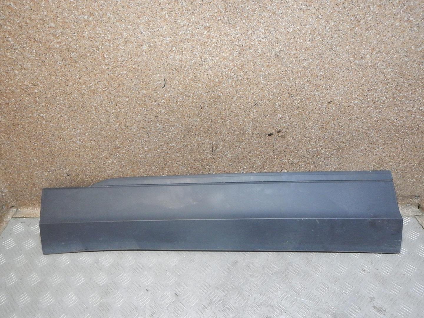 Молдинг передней левой двери