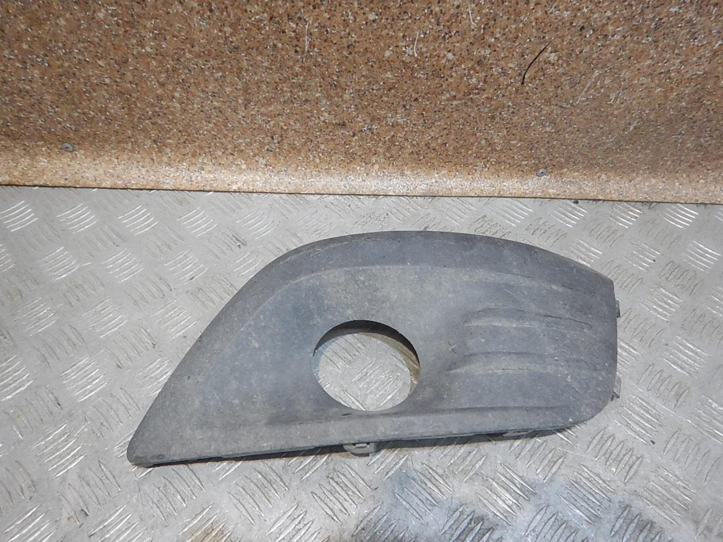 Решетка в бампер левая