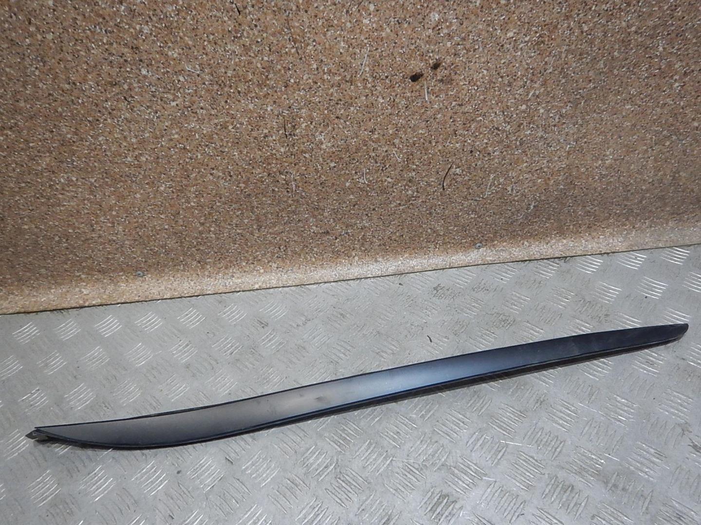 Молдинг лобового стекла