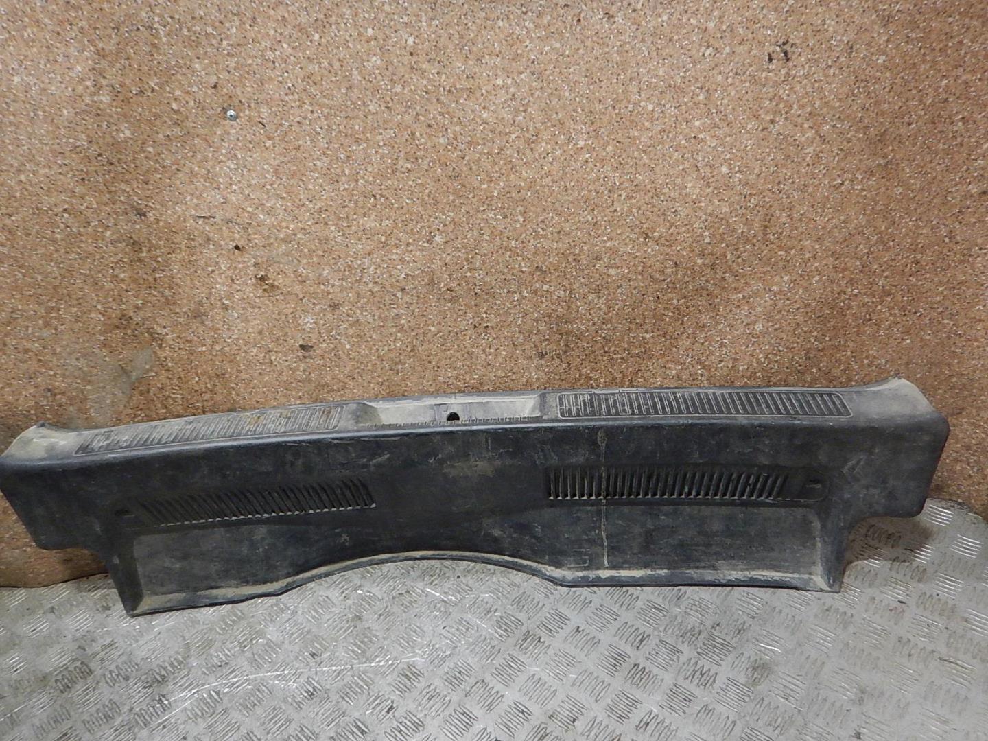 Обшивка багажника