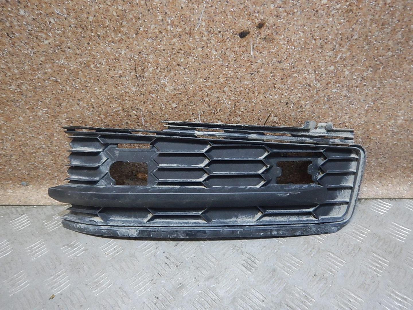 Решетка в бампер правая
