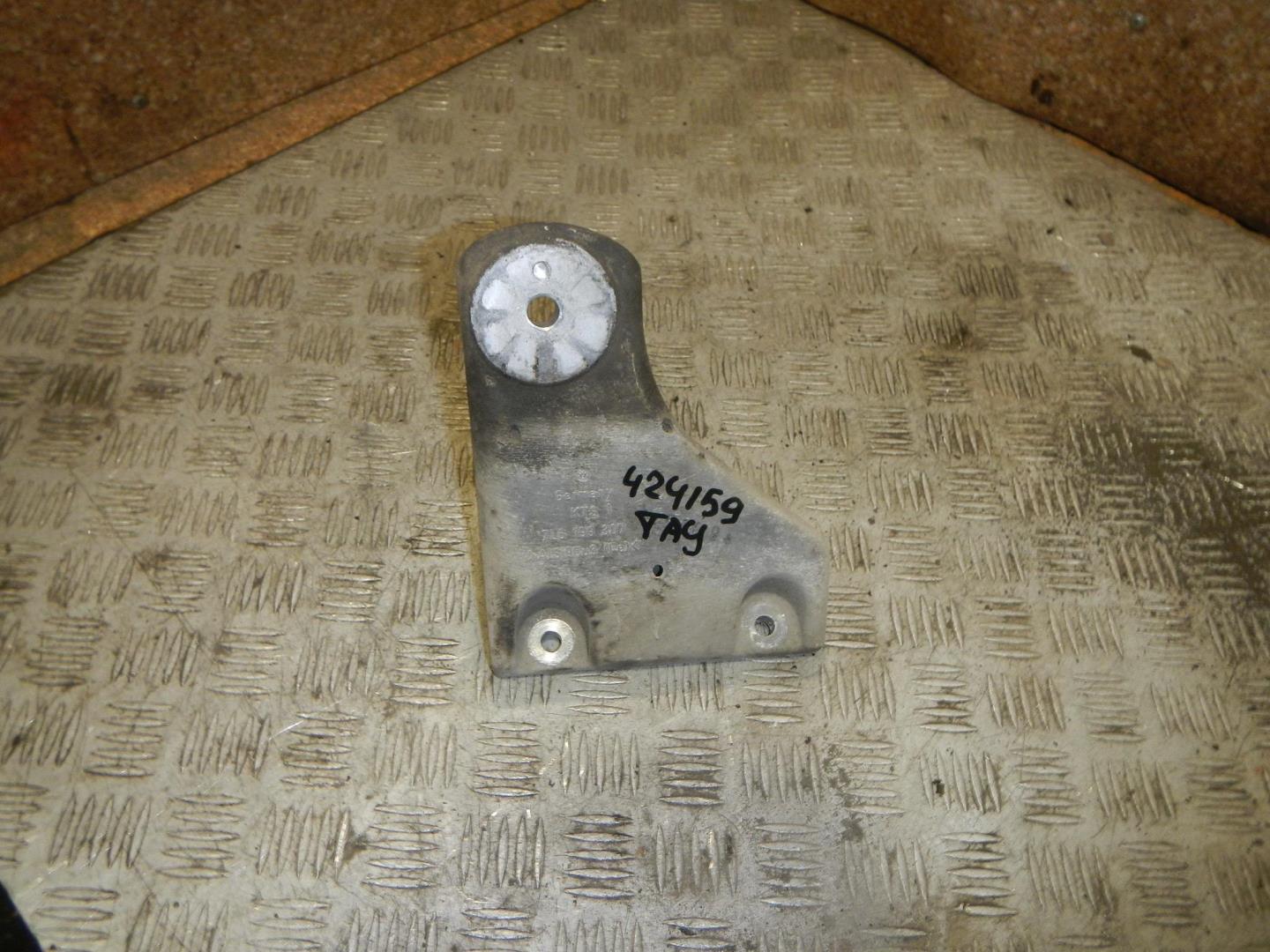 Кронштейн двигателя левый