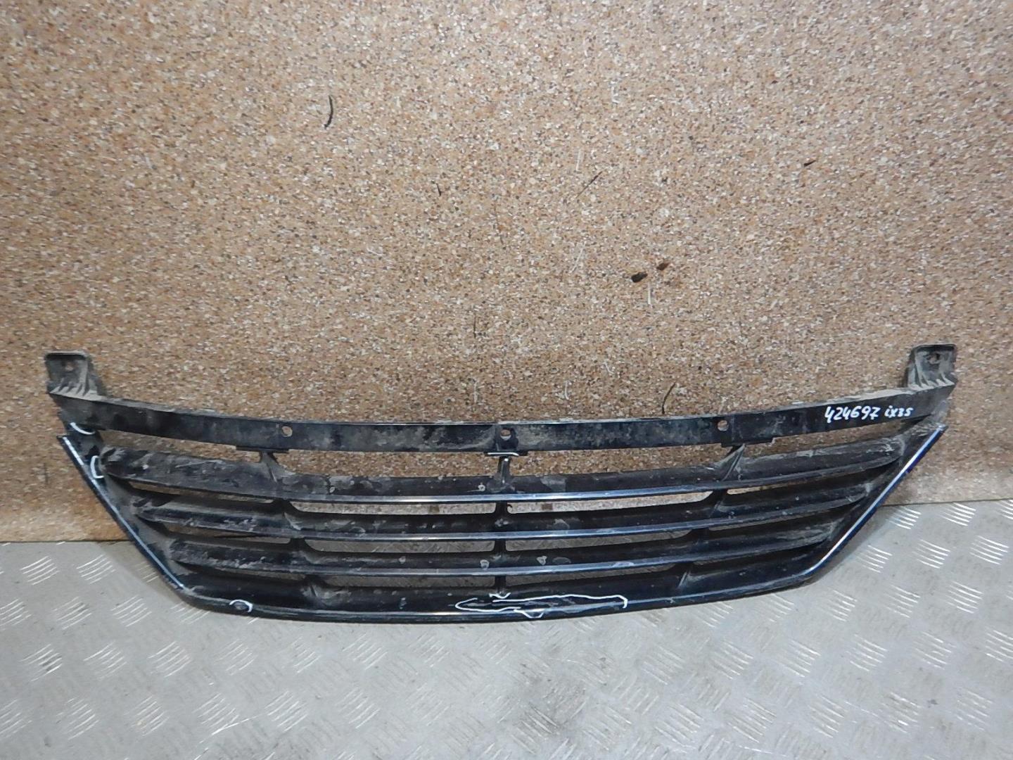 Решетка в бампер центральная