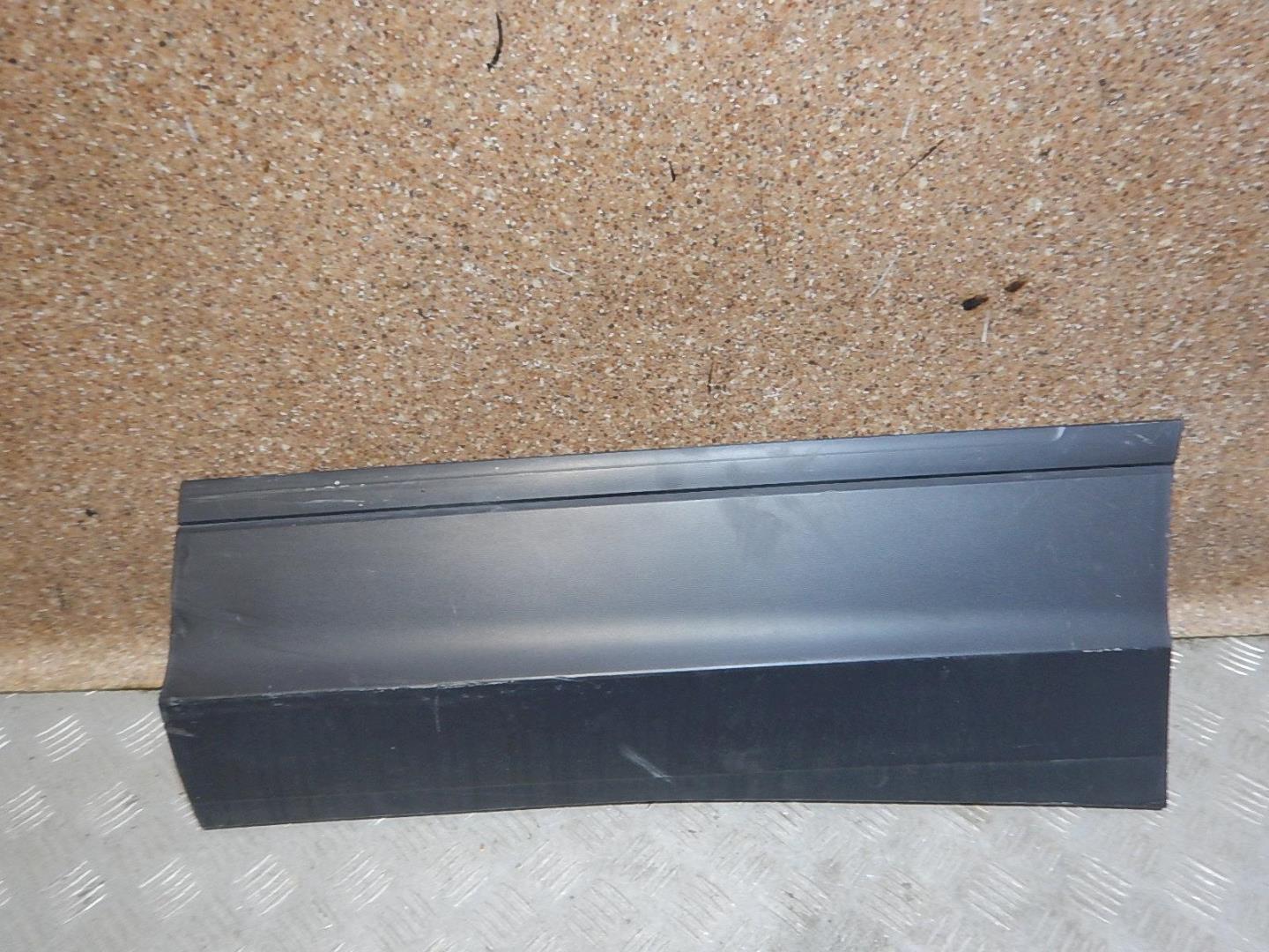 Молдинг задней левой двери