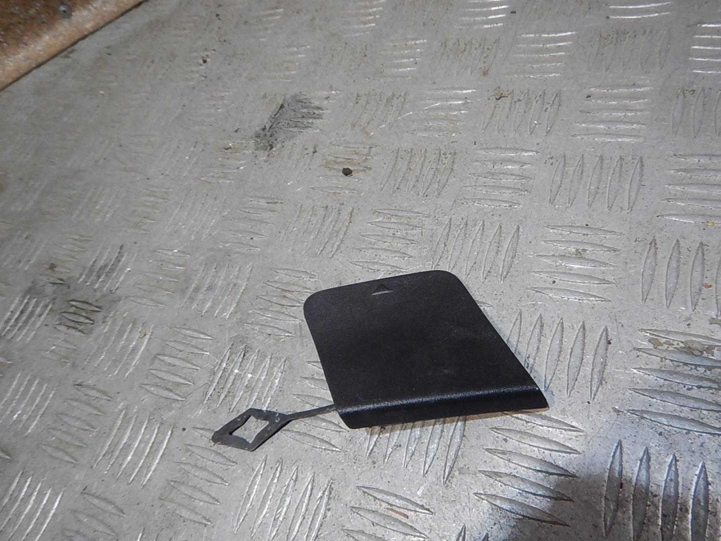 Заглушка буксировочного крюка