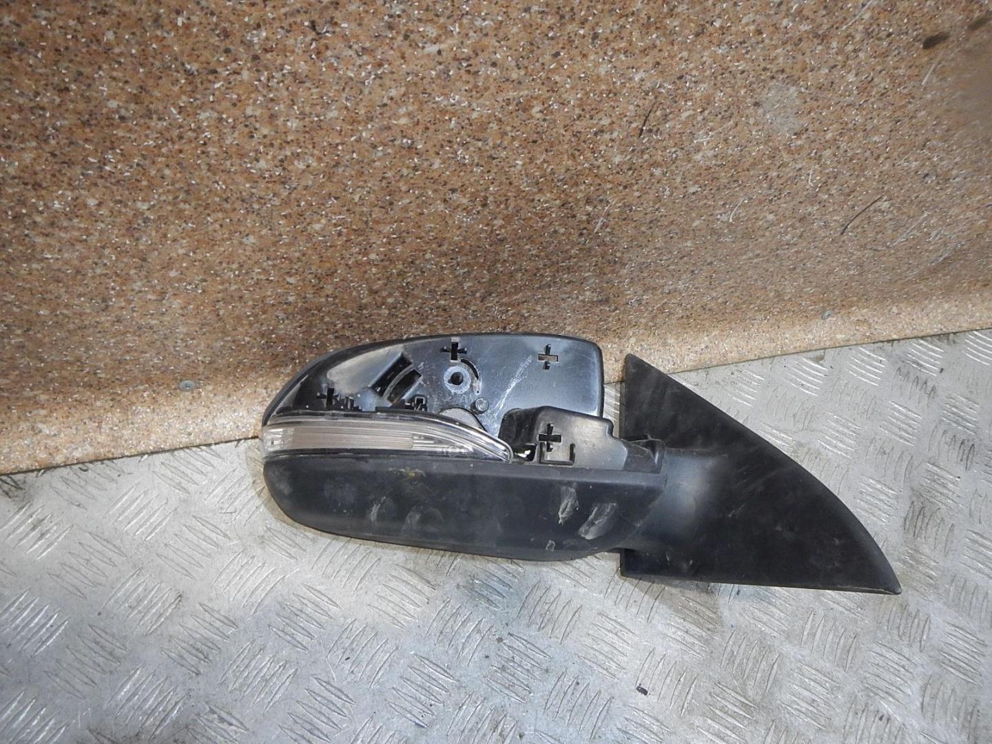 Зеркало правое электрическое