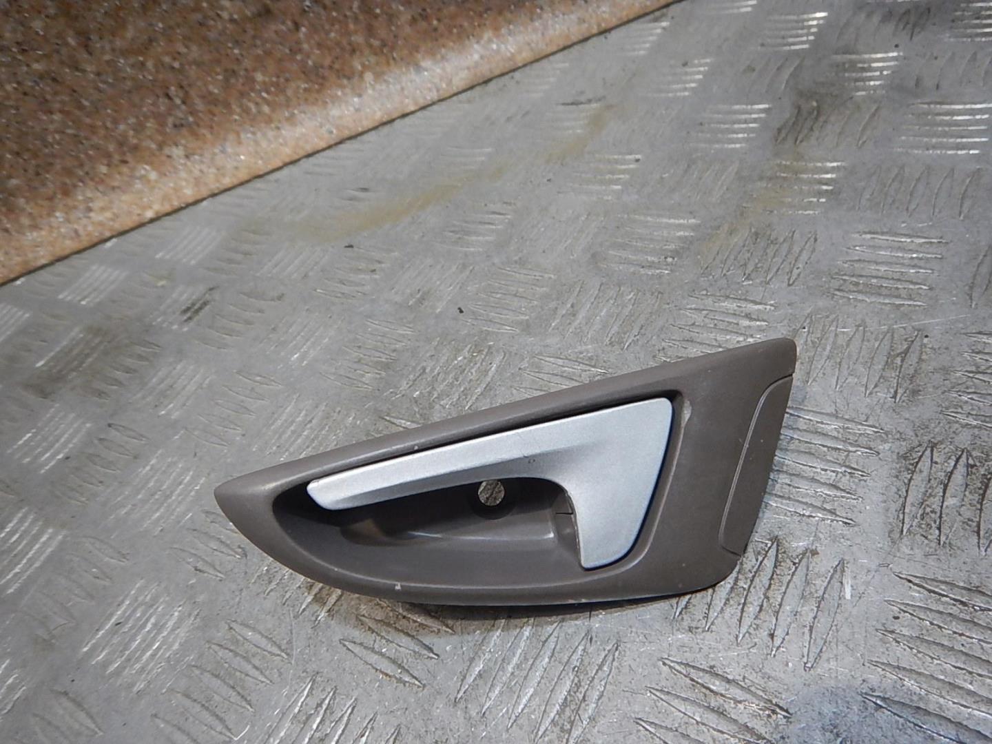 Ручка двери внутренняя левая