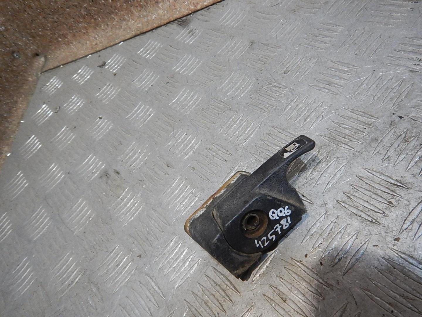 Ручка открывания лючка бензобака