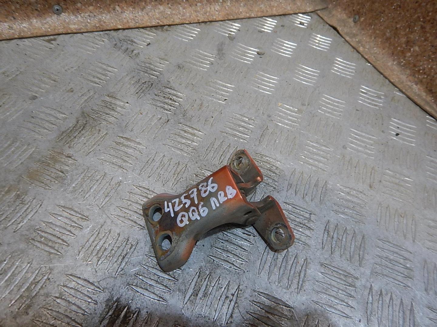 Петля двери передней правой верхняя