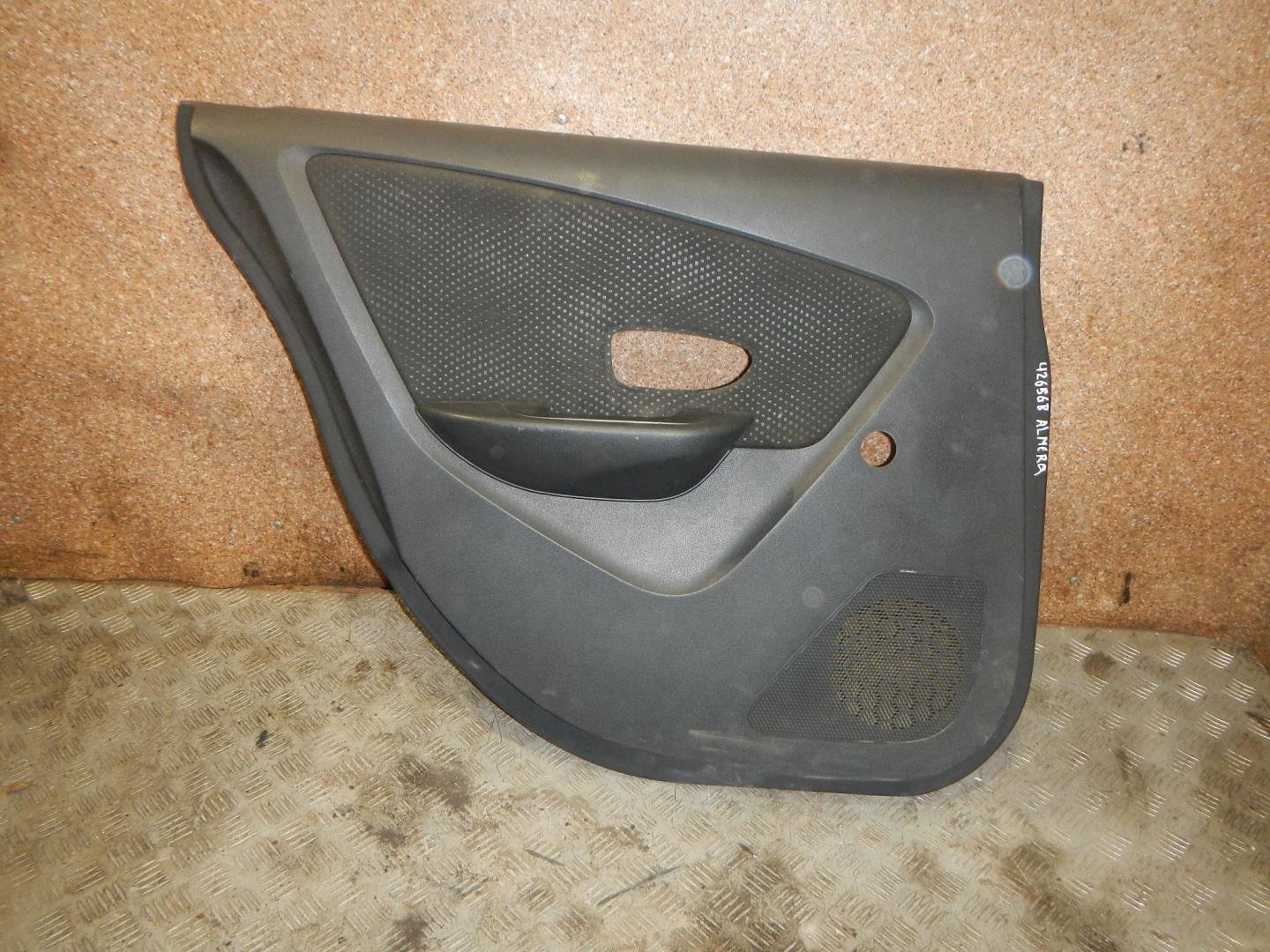 Обшивка двери задней левой