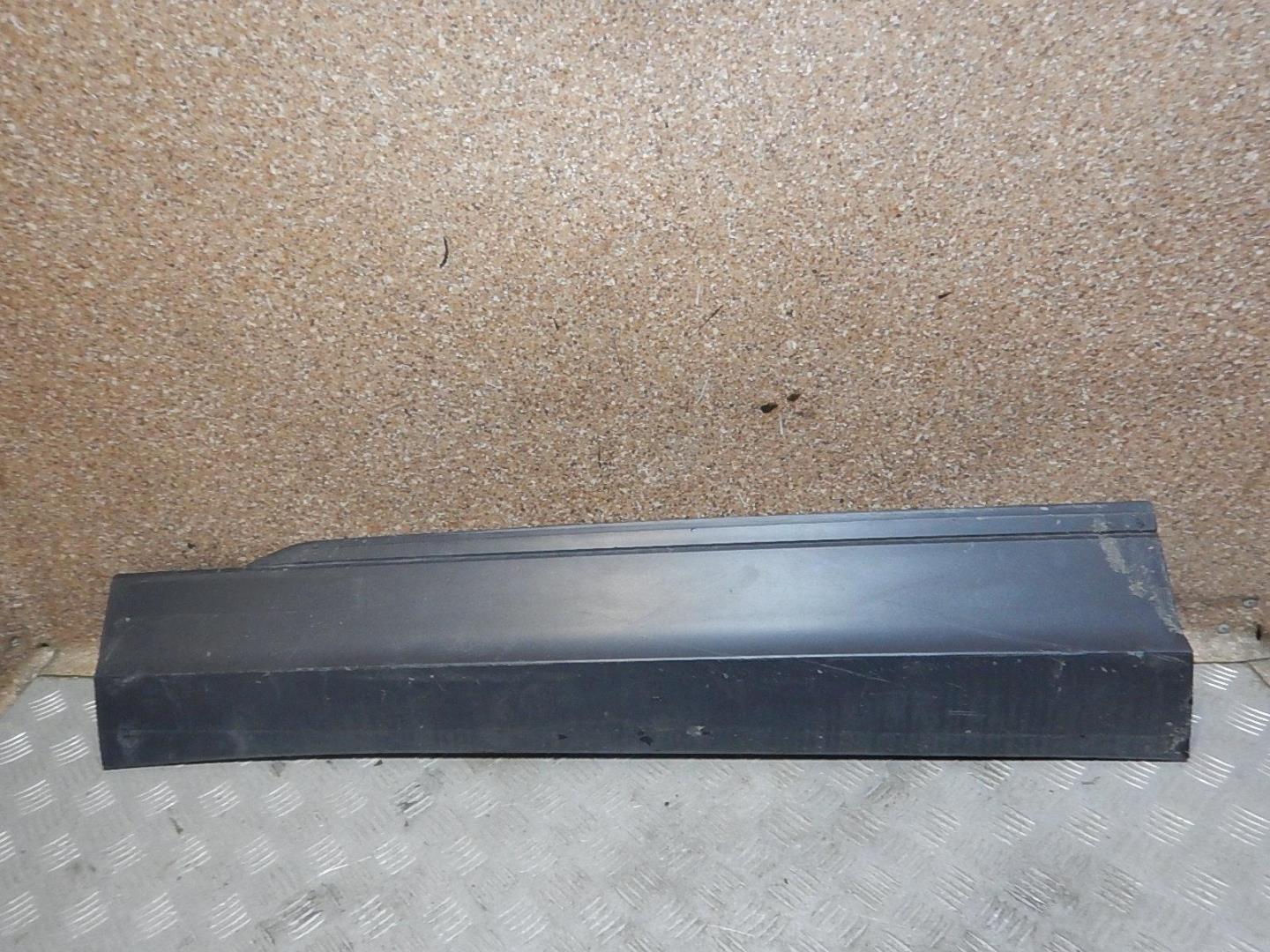 Молдинг передней левой двери