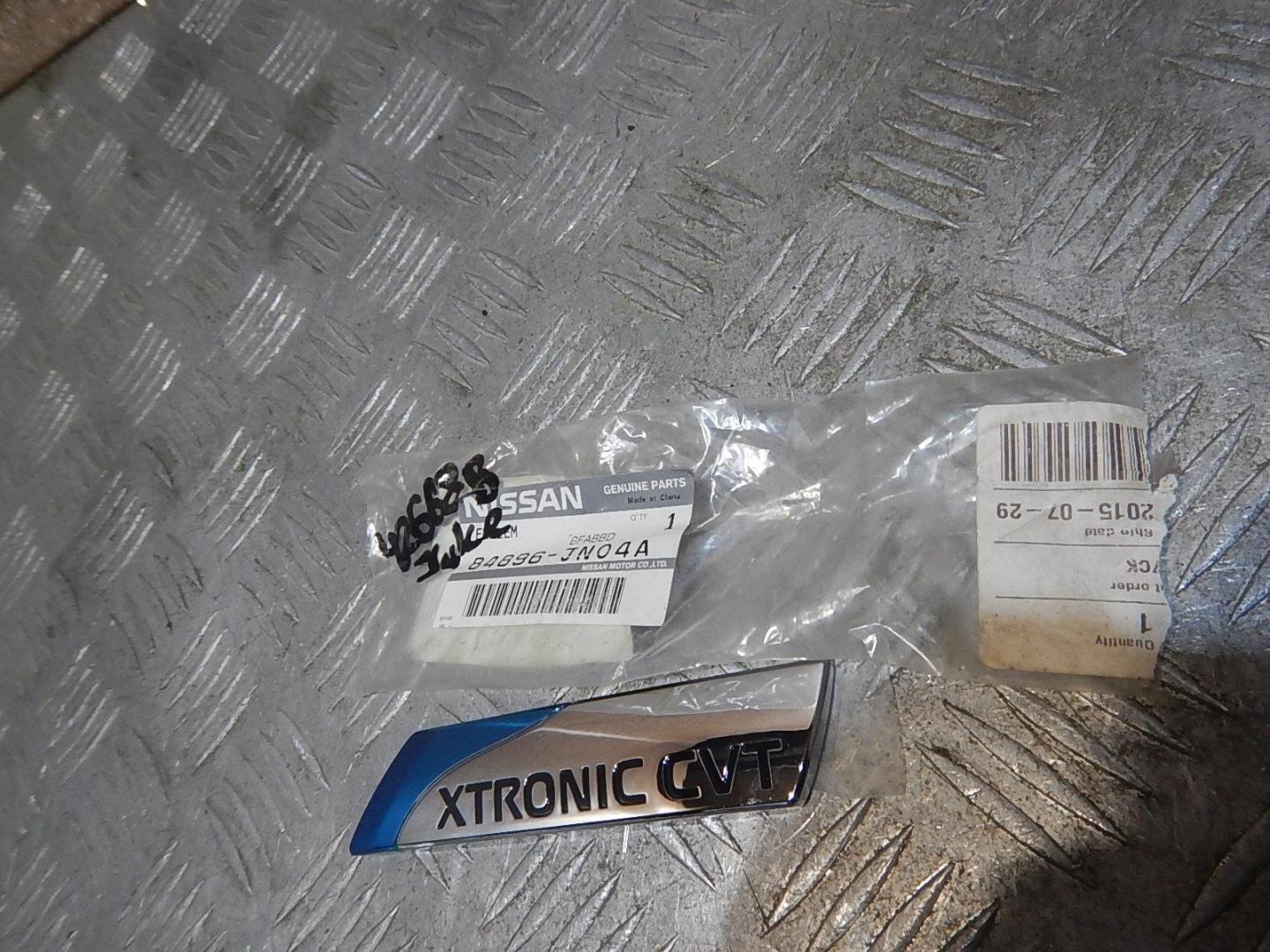 Эмблема на крышку багажника