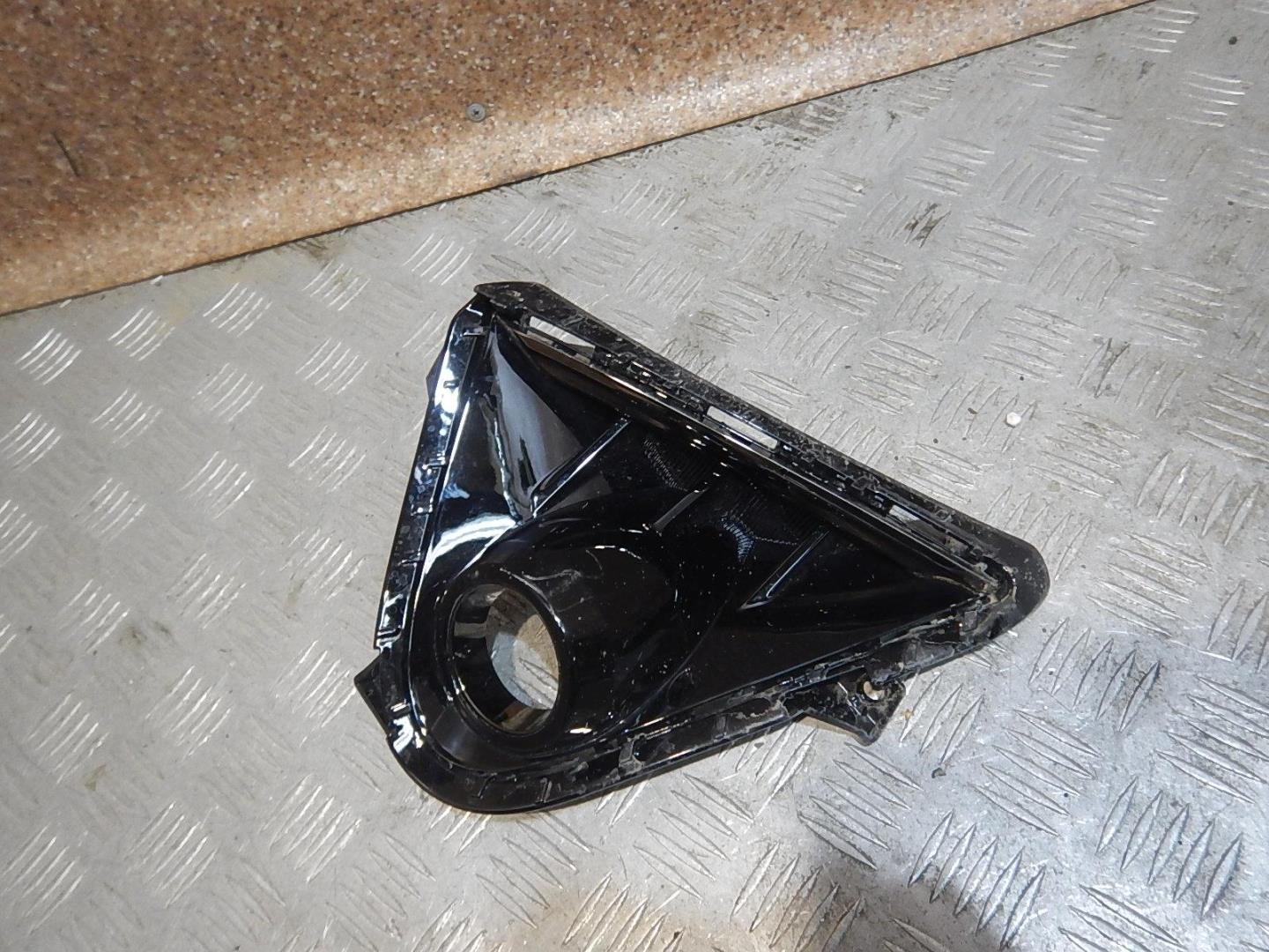 Решетка в бампер левая