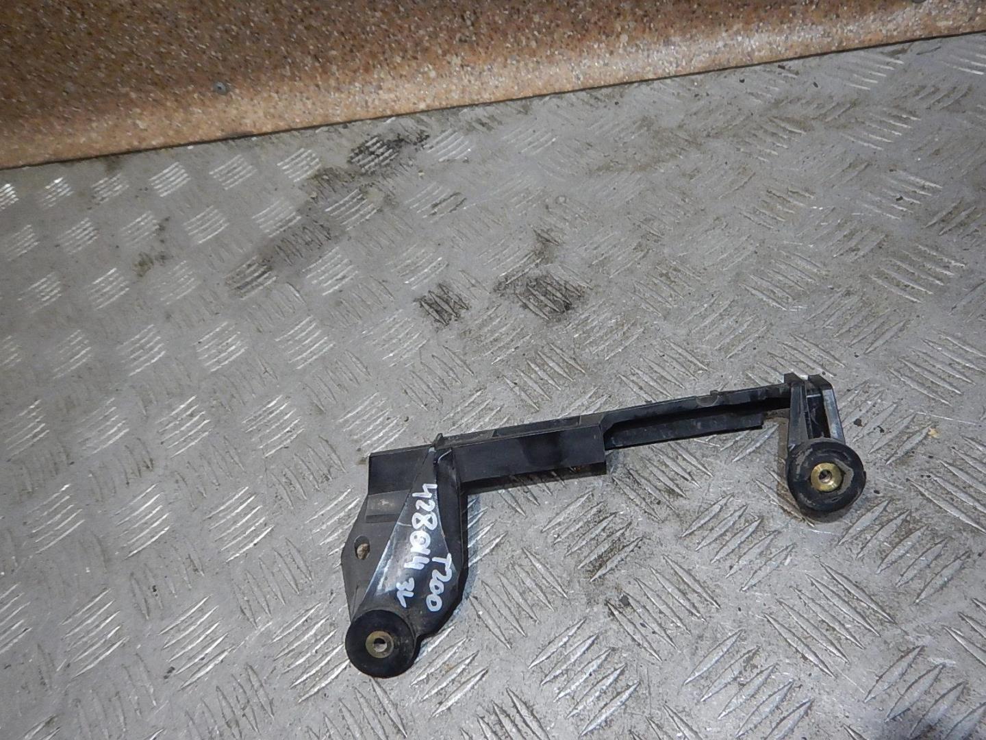 Направляющая стекла двери