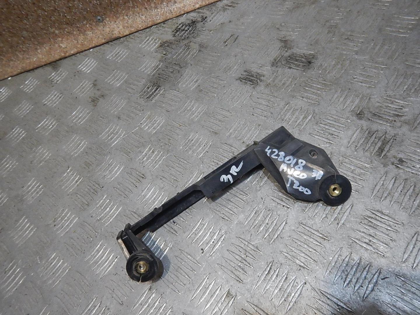 Направляющая стекла двери