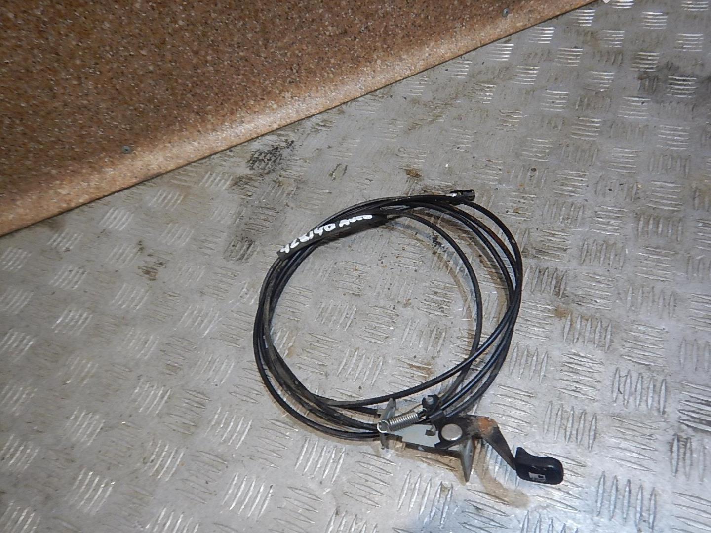 Трос лючка бензобака