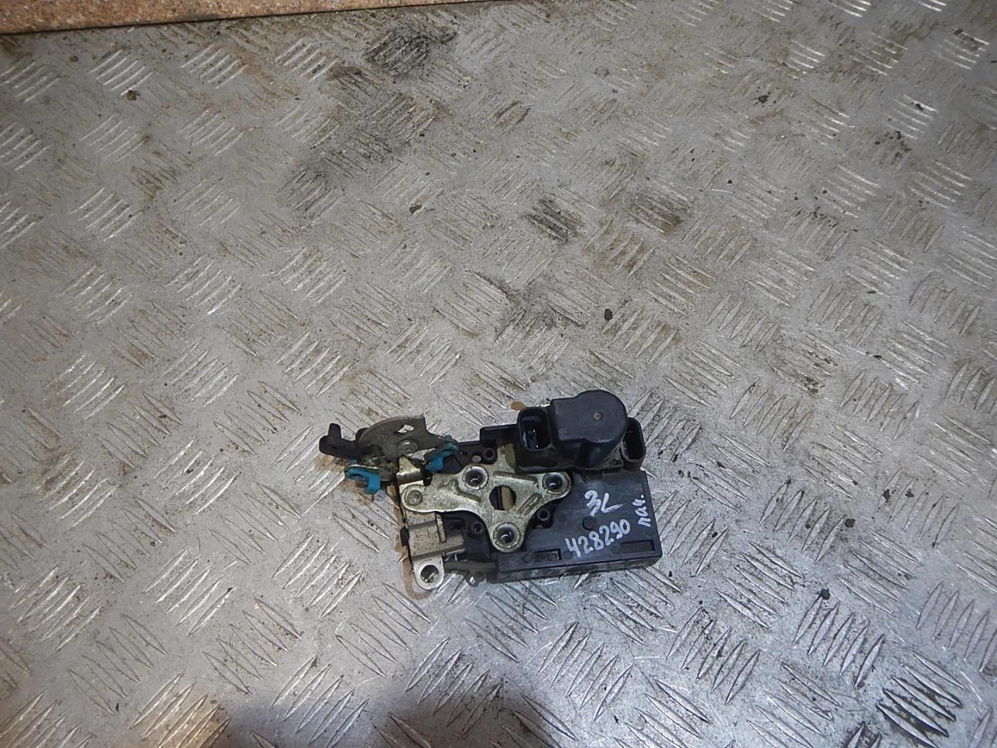 Замок двери задней левой