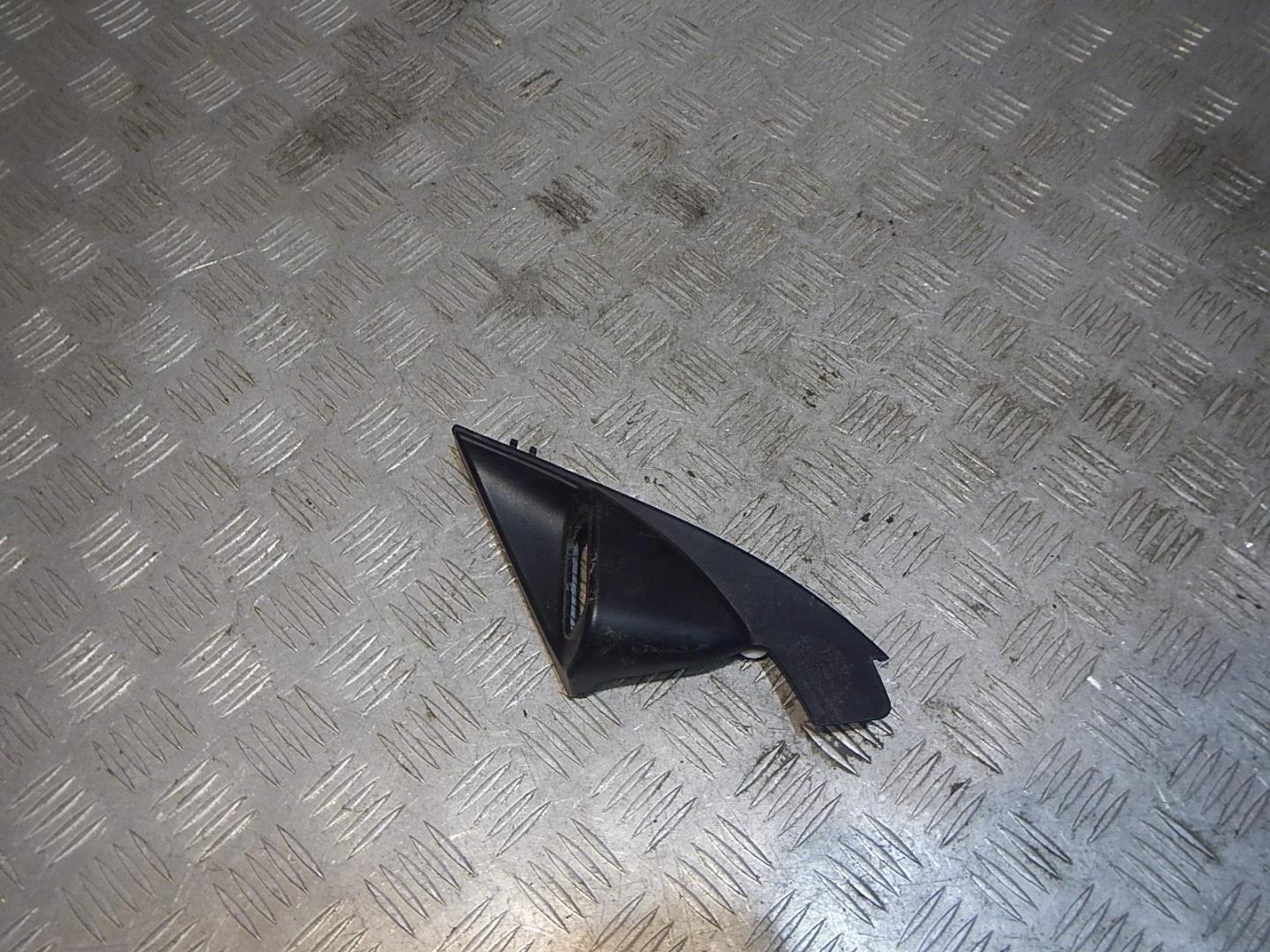 Крышка зеркала внутренняя правая