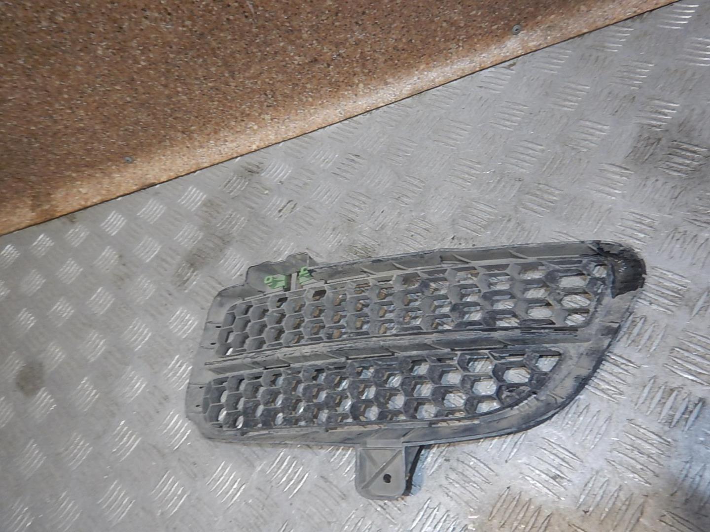 Решетка в бампер левая