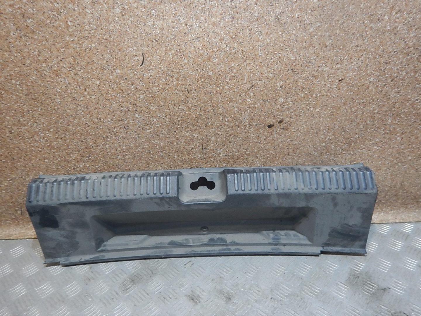 Обшивка багажника