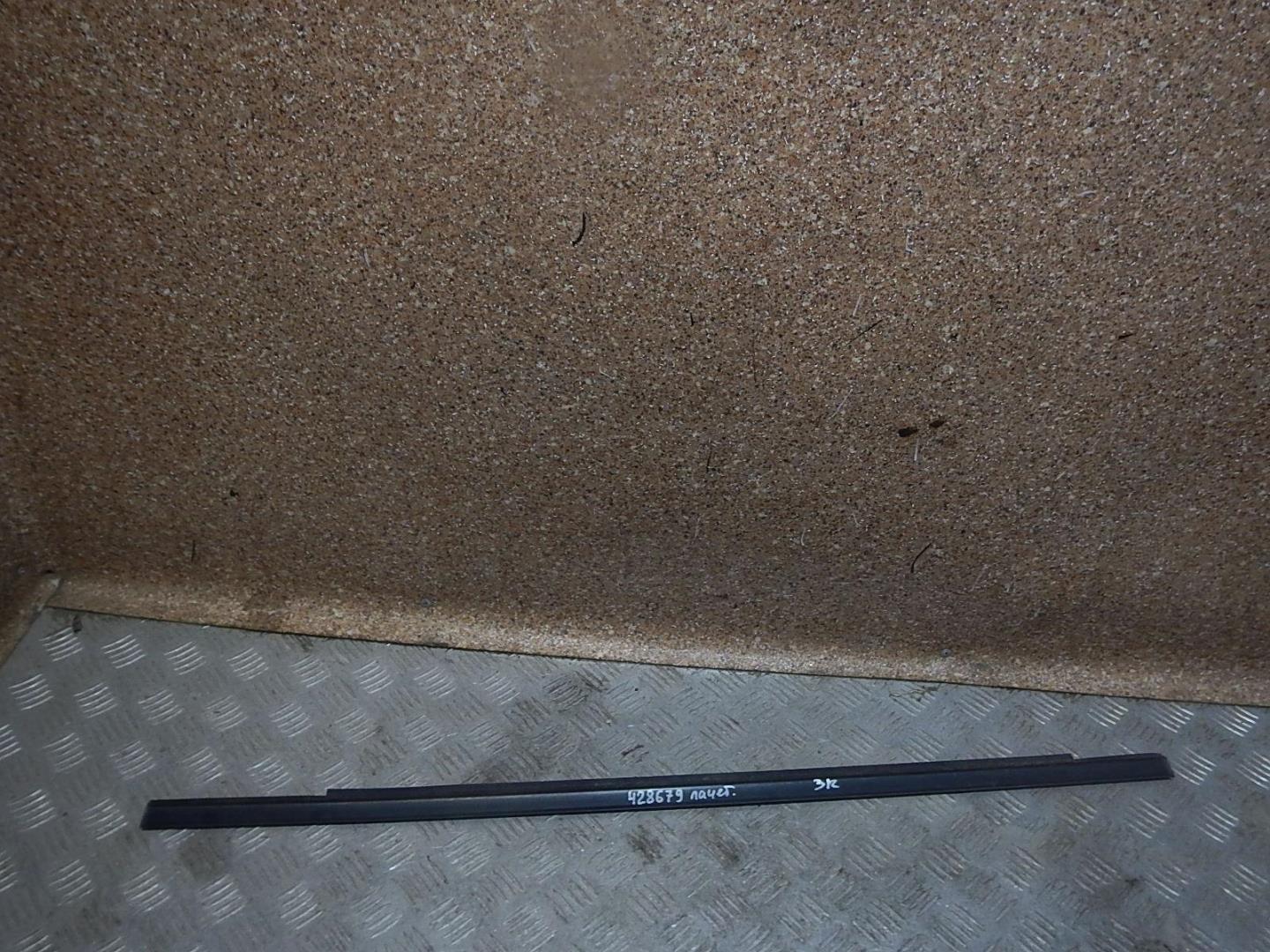 Накладка стекла заднего правого