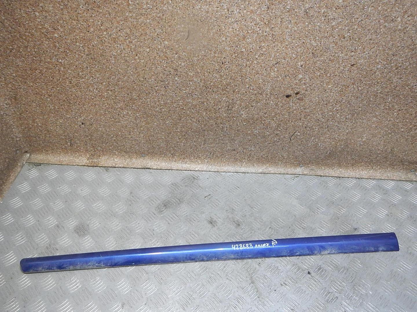 Молдинг передней левой двери