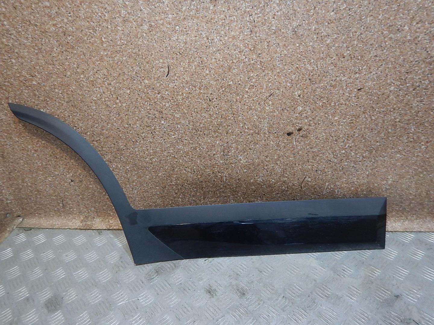 Молдинг задней правой двери