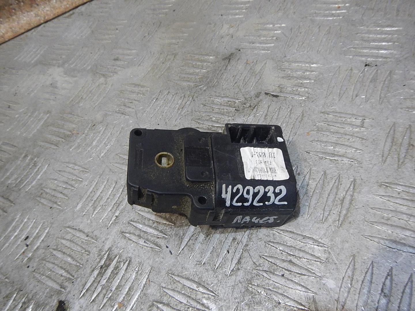 Моторчик заслонки печки