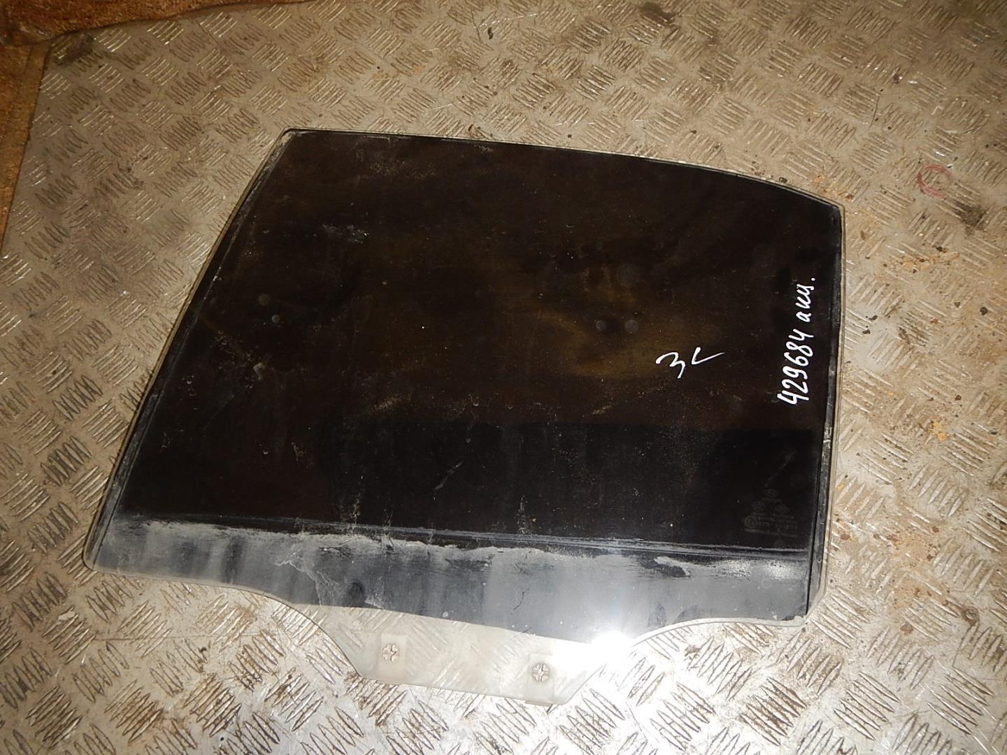 Стекло двери задней левой