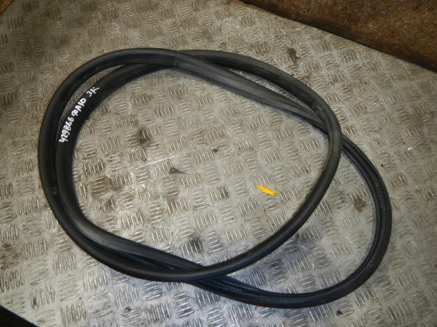 Уплотнитель двери