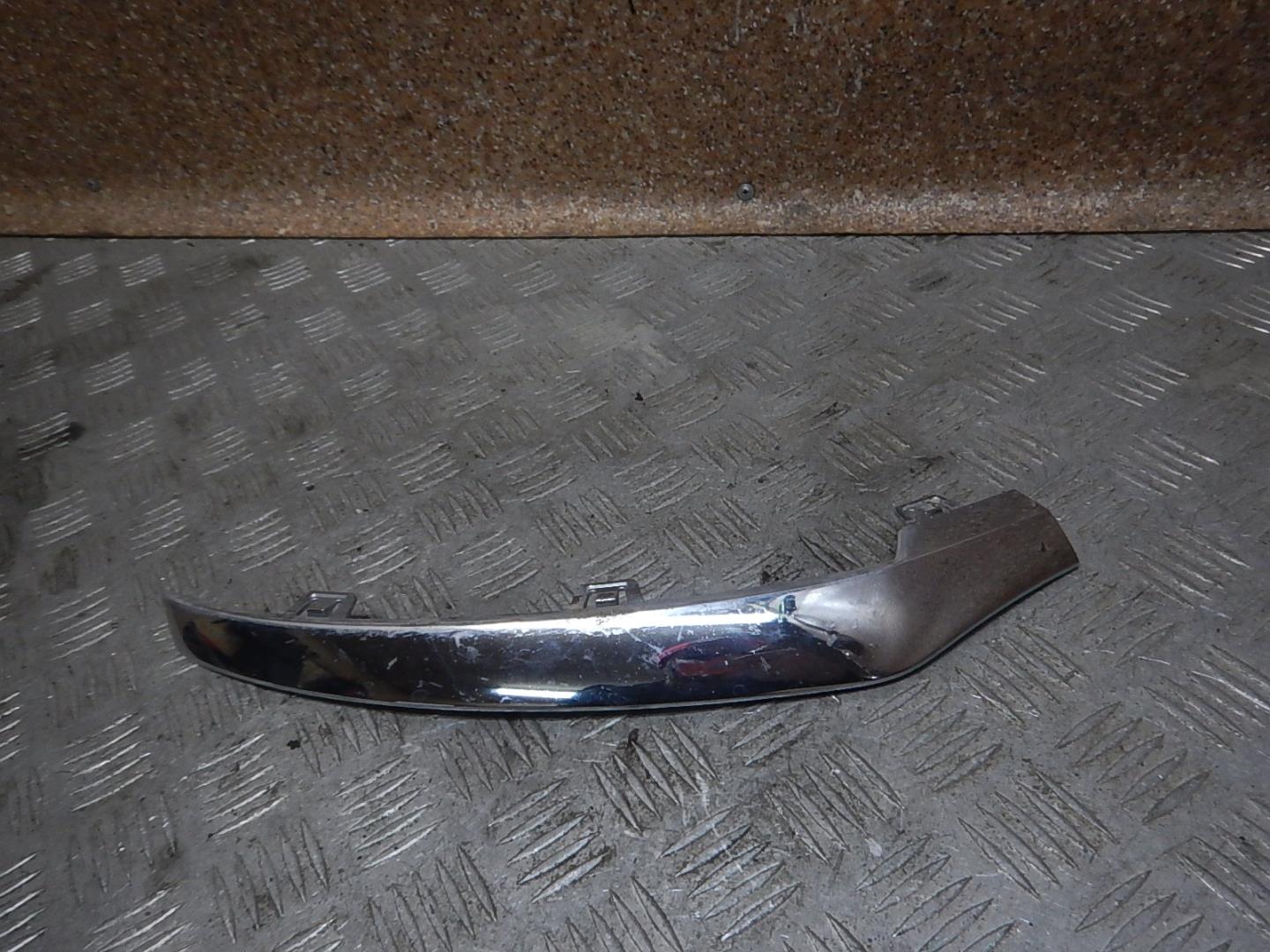 Молдинг переднего бампера правый