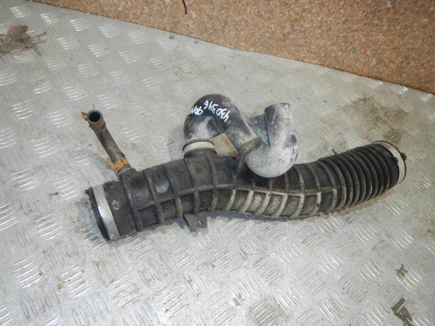 Патрубок воздушного фильтра