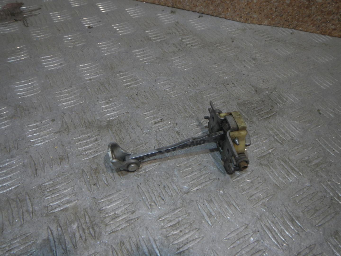 Ограничитель двери