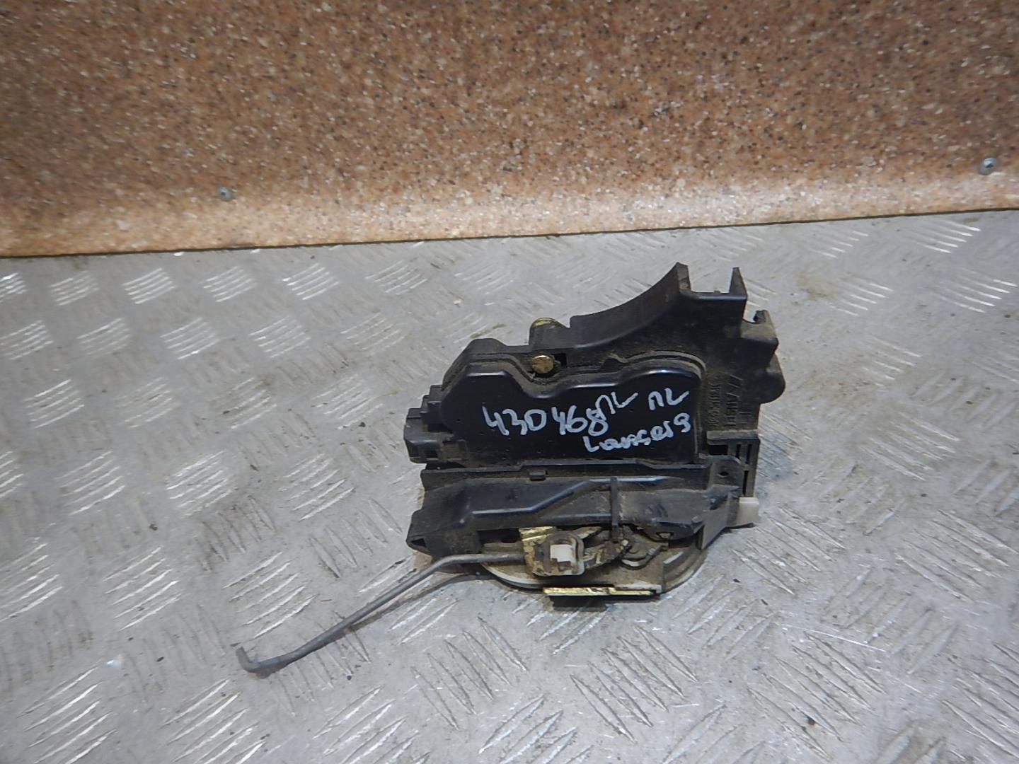 Замок двери передней левой